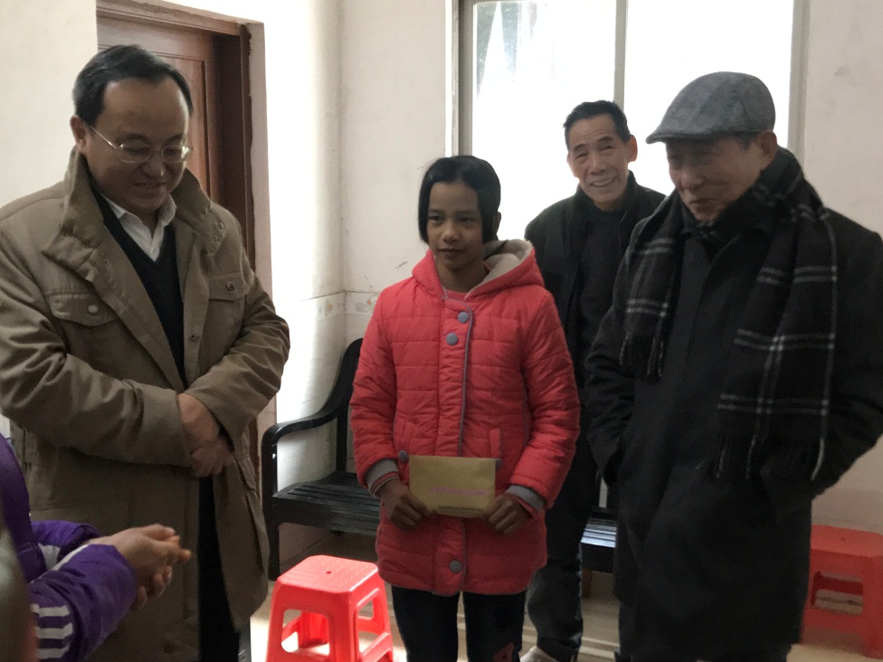 市委常委崔建軍與我司董事長(zhǎng)黃齊福到慰問陽(yáng)山2.jpg
